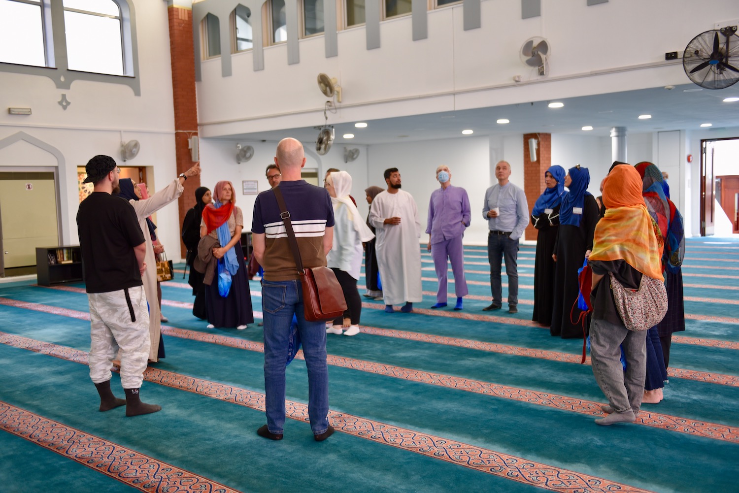 UK mosques' open-door interfaith initiative returns | Arab News